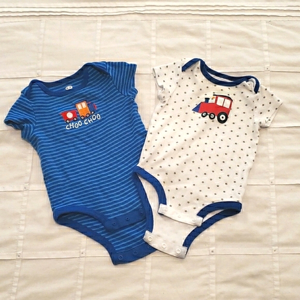 💙 ROCOCO - 2 Pack Onesies - Trains pattern - Size 6M